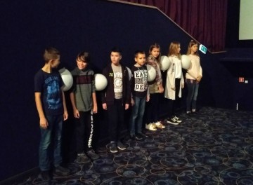 Powiększ obraz: Klasa 6d na warsztatach w kinie Korona.